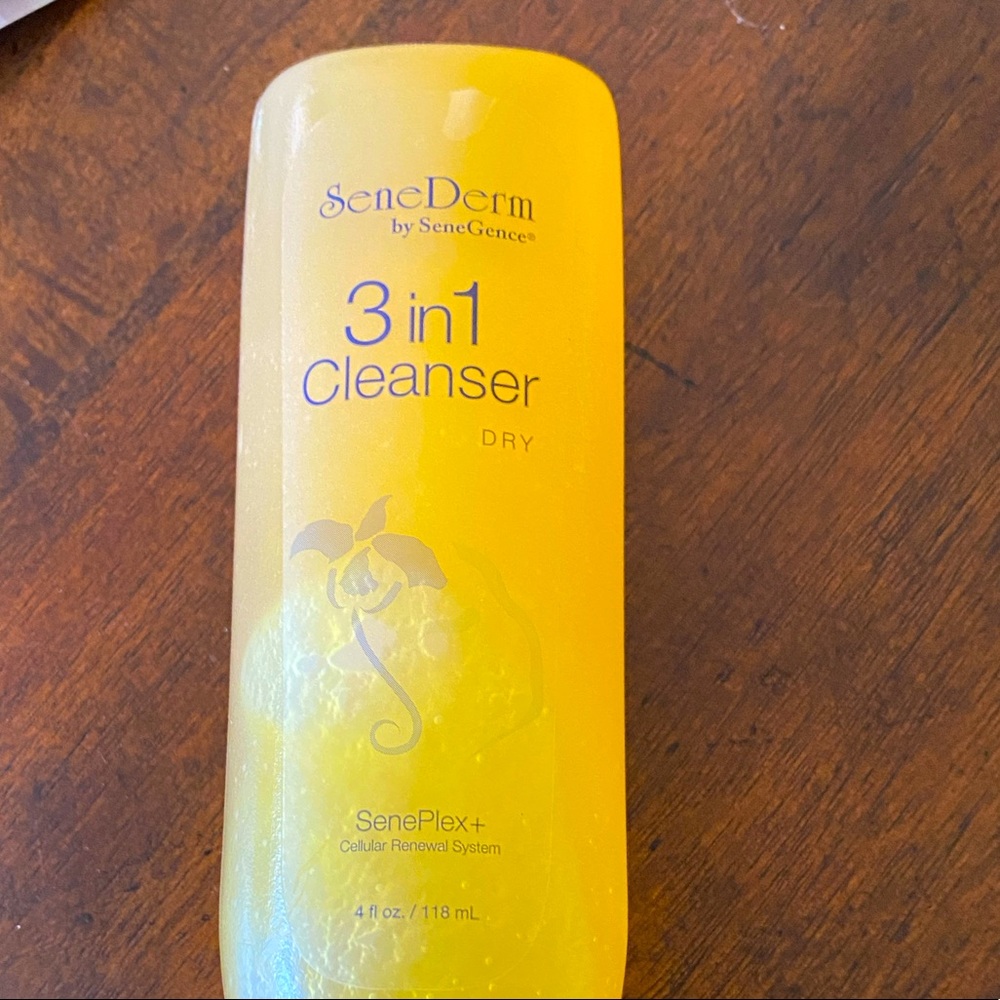 Senegence facial wash ( Dry)